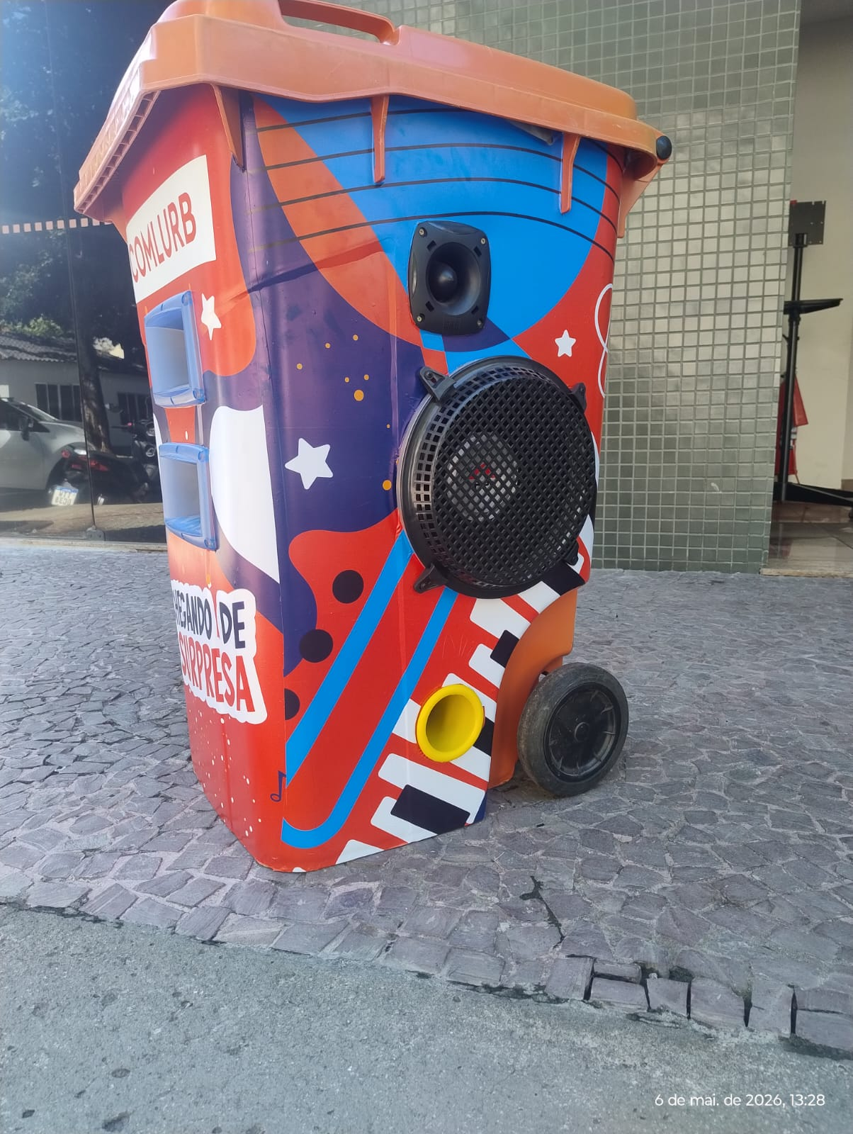 Adesivação Personalizada de Contentor COMLURB