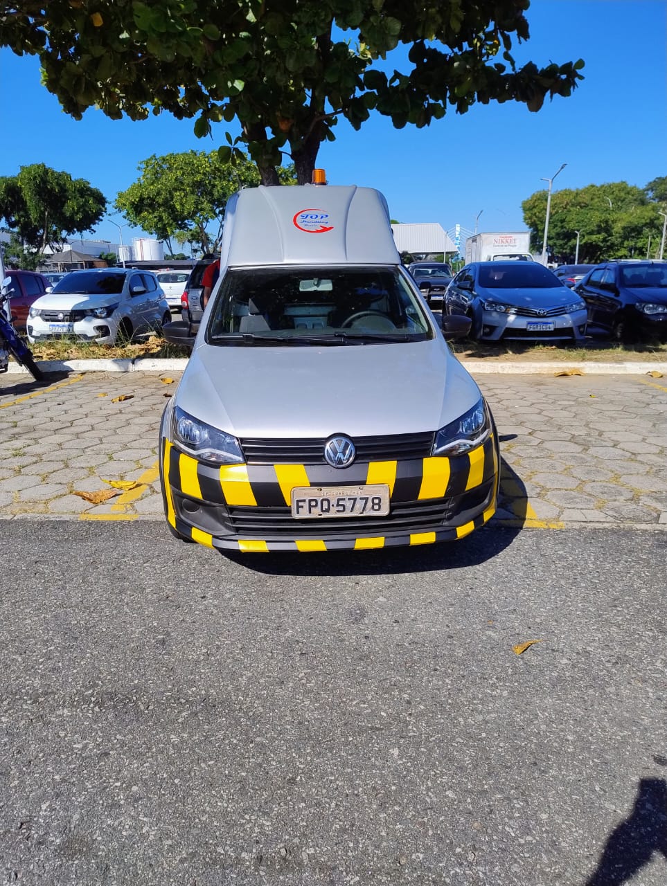 Personalização de Veículo Institucional no Aeroporto do Galeão – Faixas Refletivas Profissionais