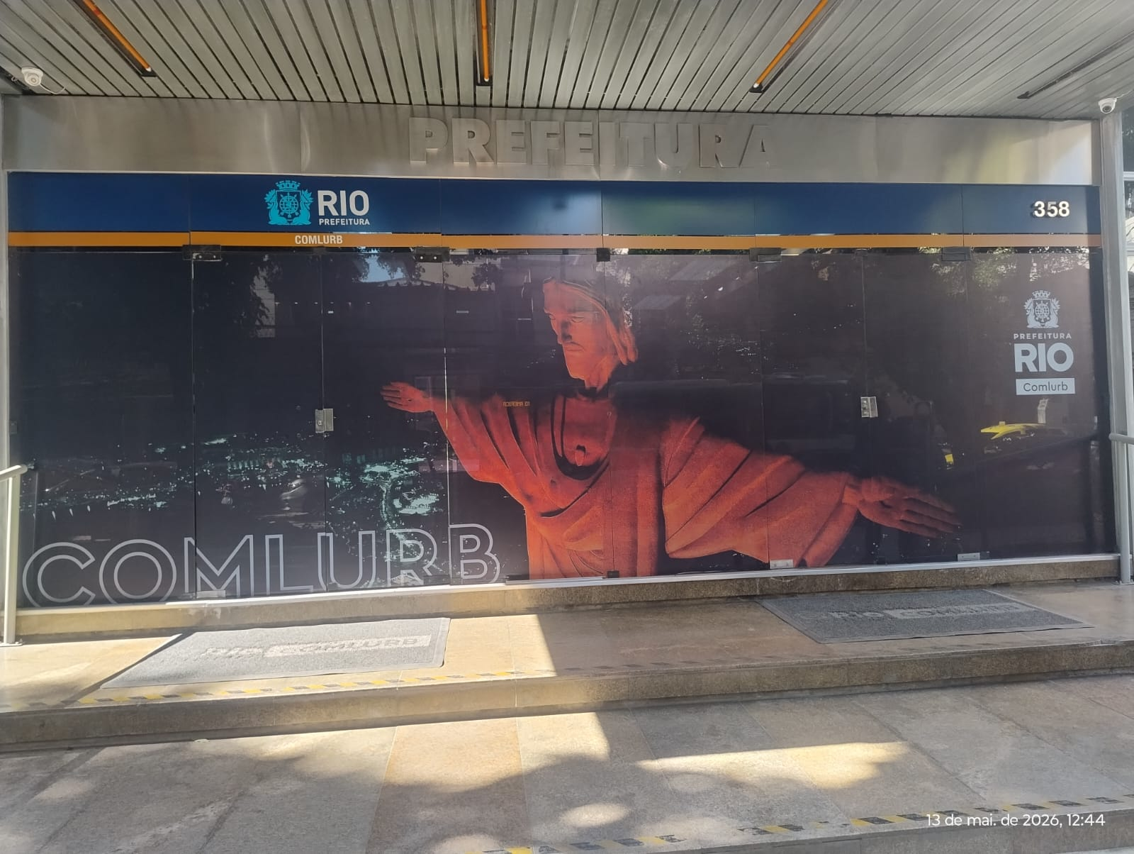 Remoção e Aplicação de Adesivo Microperfurado – Unidade COMLURB Prefeitura do Rio