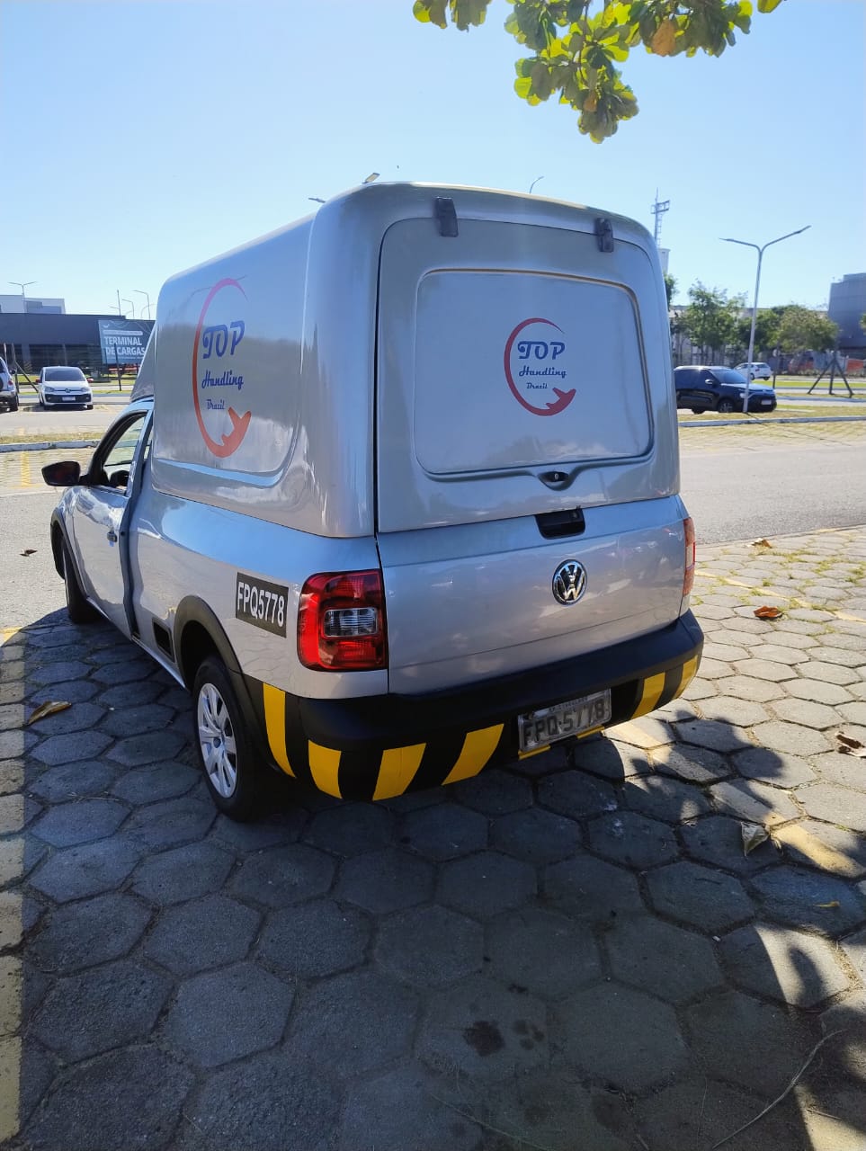 Personalização de Veículo Institucional no Aeroporto do Galeão – Faixas Refletivas Profissionais